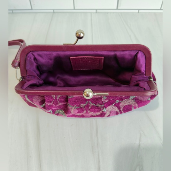Vintage Coach metallic fuchsia chenille pleated kisslock frame clutch wristlet
